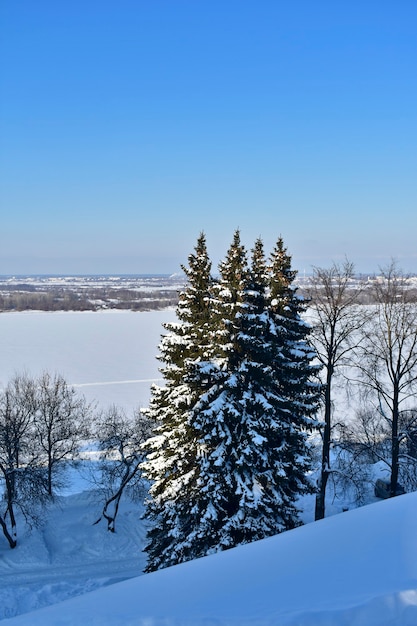 Costa do rio Volga no inverno