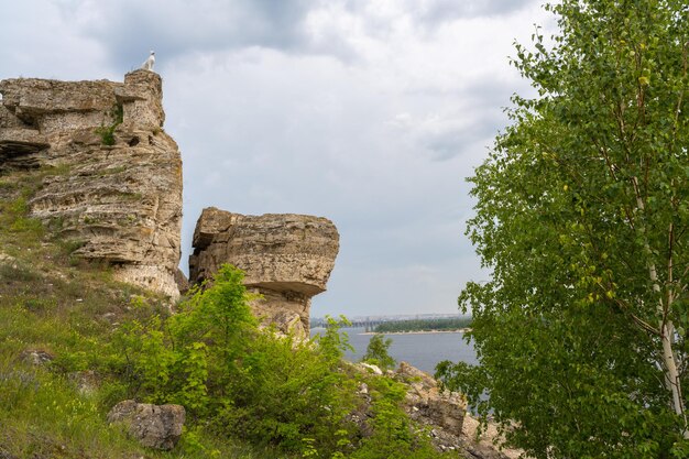 Costa do rio Volga, perto da cidade de Zhigulevsk. Montanhas Zhiguli. Samarskaya Luka.