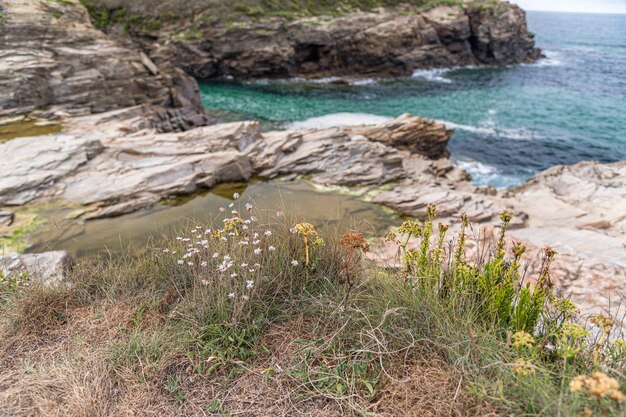 La costa escarpada de Galicia, España