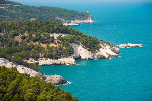 La costa de la isla de agia pelagia