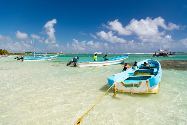 Costa Maya México 01 de fevereiro de 2016 vista no barco na praia de férias de verão