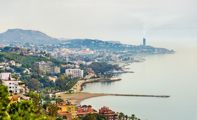 Costa mediterránea en Málaga, España. Vista desde el Castillo de Gibralfaro