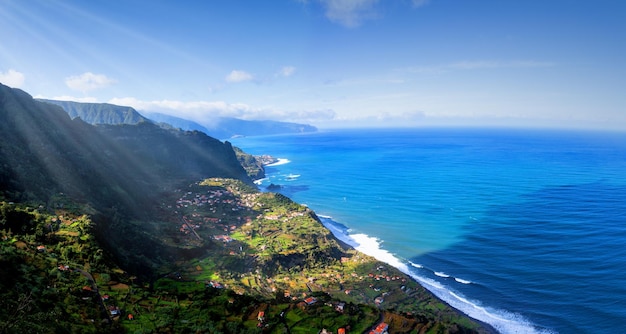 Costa norte de la isla de Madeira Portugal