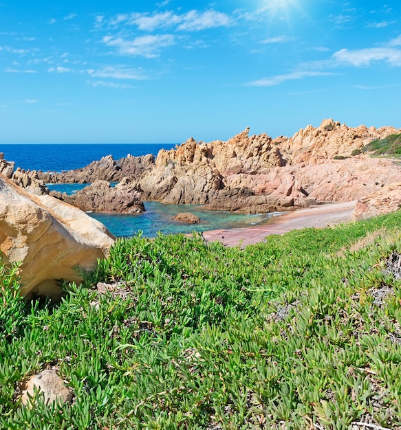 Costa Paradiso bajo un sol radiante