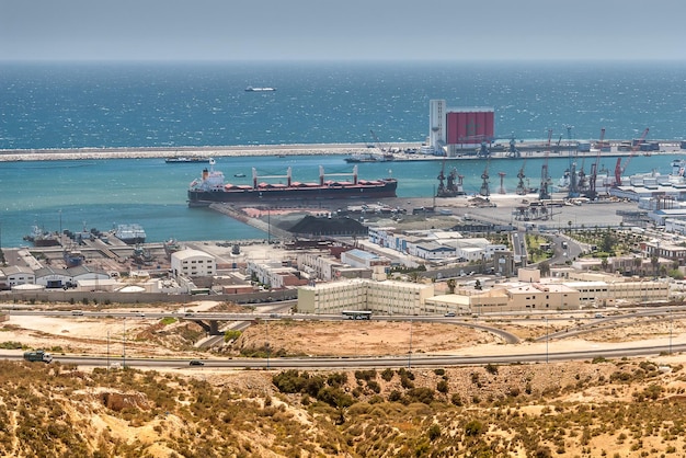 Costa y puerto de Agadir Marruecos en verano