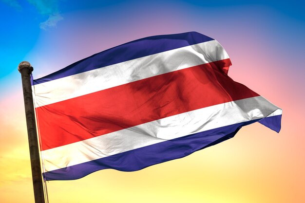 Costa_rica-Landesflagge, Flagge 3d und farbiger Hintergrund.