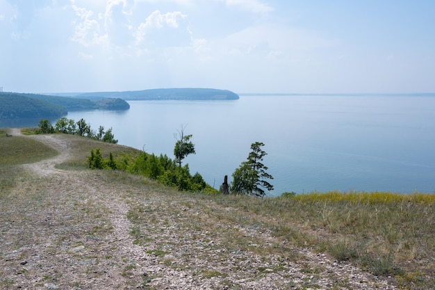 Costa del río Volga, cerca de la ciudad de Zhigulevsk. Montañas Zhiguli. Samarskaya Luka.