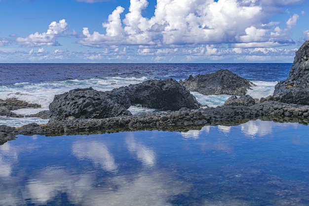 Costa de rocas volcánicas, Charco azul, Frontera, isla de El Hierro, Islas Canarias, España