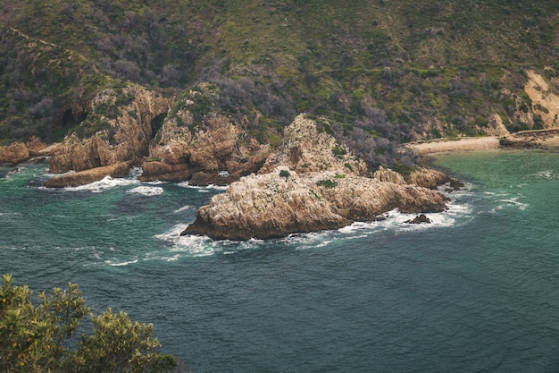 Costa rochosa na África do Sul