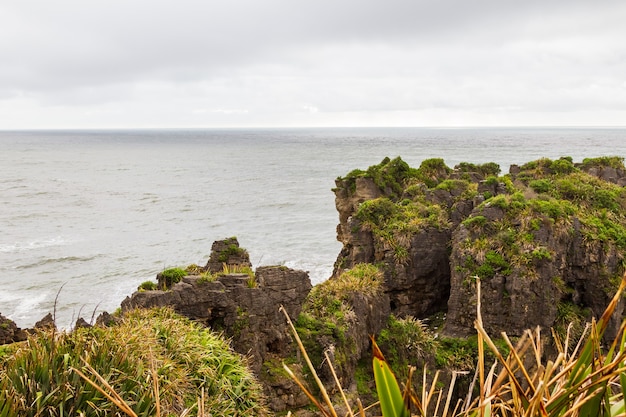 Costa rochosa Pancake Rocks Parque nacional de Paparoa Ilha do Sul da Nova Zelândia