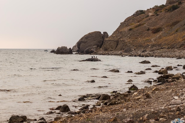 Costa rocosa del Mar Negro cerca de Sudak