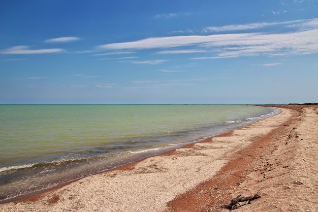 Foto la costa salvaje del mar caspio, azerbaiyán