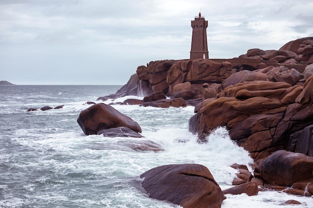 Costa típica da Bretanha no norte da França