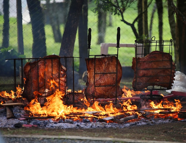 Costela de churrasco brasileira em fogo de chão