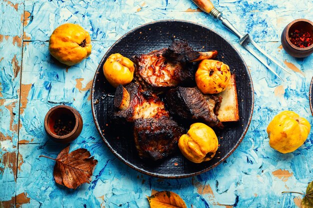 Costela de rosbife com marmelo.