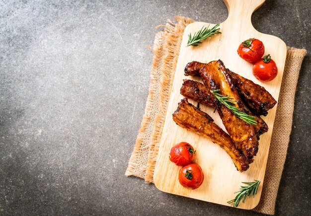 costelas de churrasco grelhadas de porco