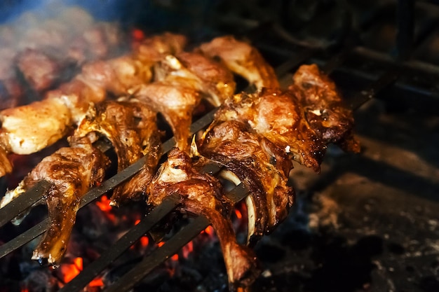 Foto costelas de cordeiro grelhadas, churrasco