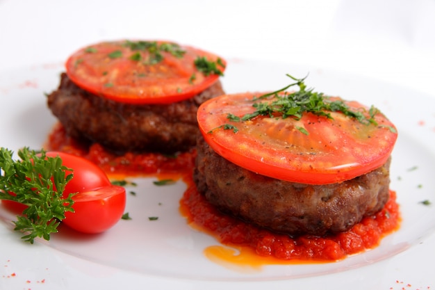 costeleta com queijo e tomate