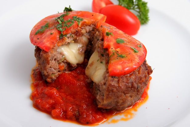 Costeleta com queijo e tomate