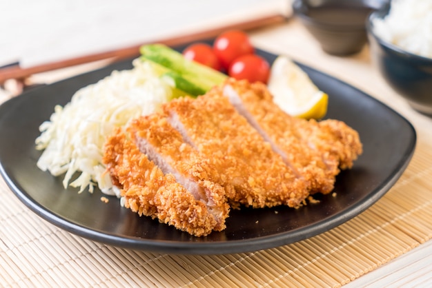 Costeleta de porco frita japonesa profunda (conjunto de tonkatsu)