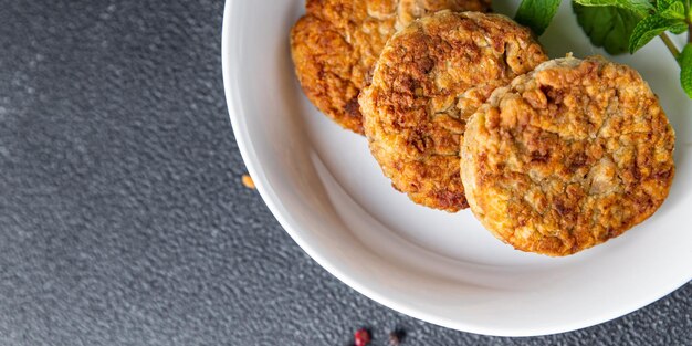 Costeletas de vegetais, almôndegas de feijão leguminosas refeição saudável dieta lanche na mesa cópia espaço