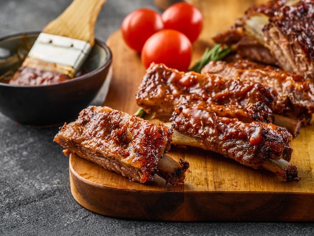 Costelinha de porco assada e marinada Costelinha de porco grelhada Costelinha de porco à moda americana