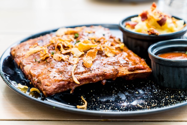 Costilla De Cerdo A La Parrilla Con Salsa Barbacoa