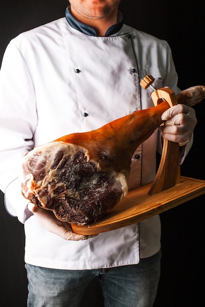 Costillas de cerdo ahumadas caseras listas para comer