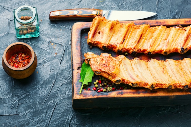 Costillas de cerdo ahumadas.