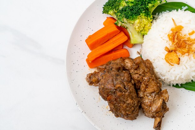 Costillas de cerdo al horno con salsa