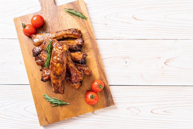 costillas de cerdo asadas a la parrilla