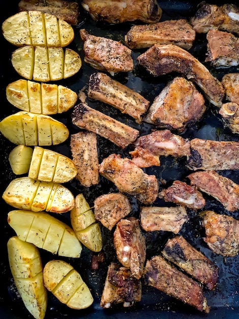 Costillas de cerdo asadas con patatas