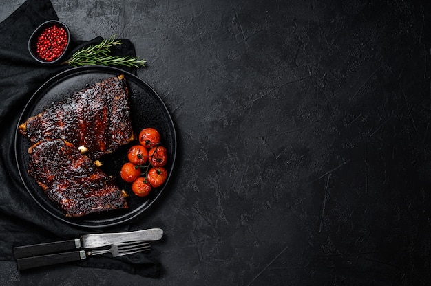 Costillas de cerdo a la parrilla picantes calientes. Carne a la barbacoa.