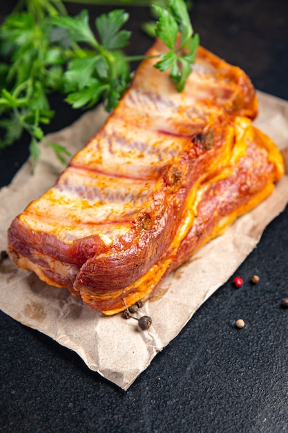 Costillas crudas carne fresca de cerdo especias pimentón comida bocadillo en la mesa copia espacio fondo de comida rústico