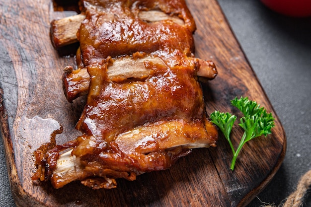 costillas fritas a la parrilla cerdo a la barbacoa comida saludable comida merienda dieta en la mesa espacio de copia fondo de alimentos