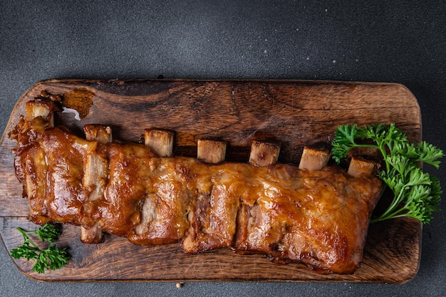 costillas a la parrilla cerdo barbacoa comida frita bocadillos en la mesa espacio de copia fondo de alimentos