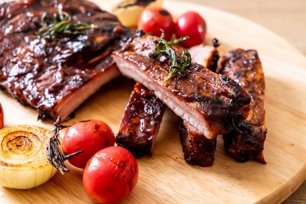 costillas a la parrilla de cerdo