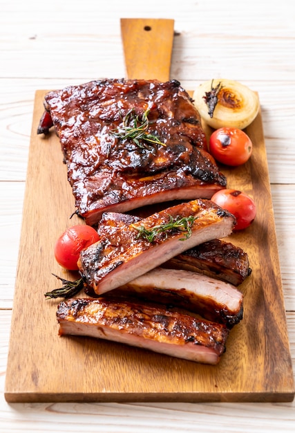 costillas a la parrilla de cerdo