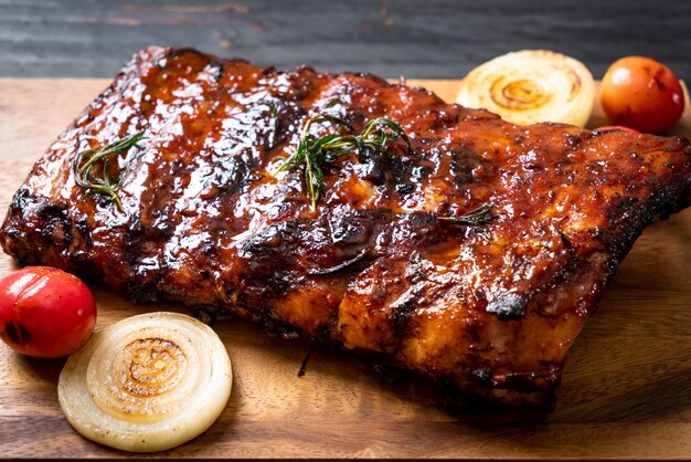 costillas a la parrilla de cerdo