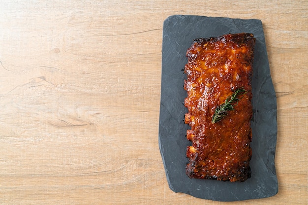 costillas a la parrilla de cerdo