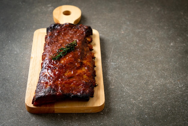 costillas a la parrilla de cerdo