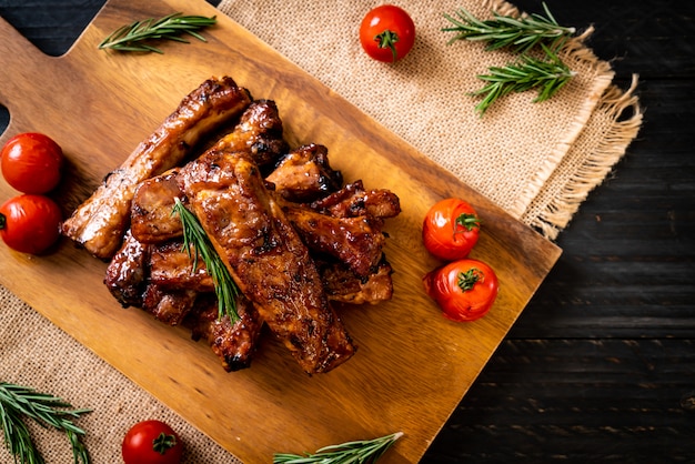 costillas a la parrilla de cerdo