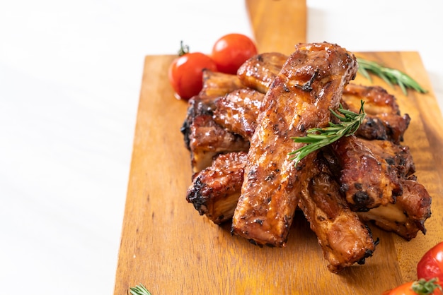 costillas a la parrilla de cerdo