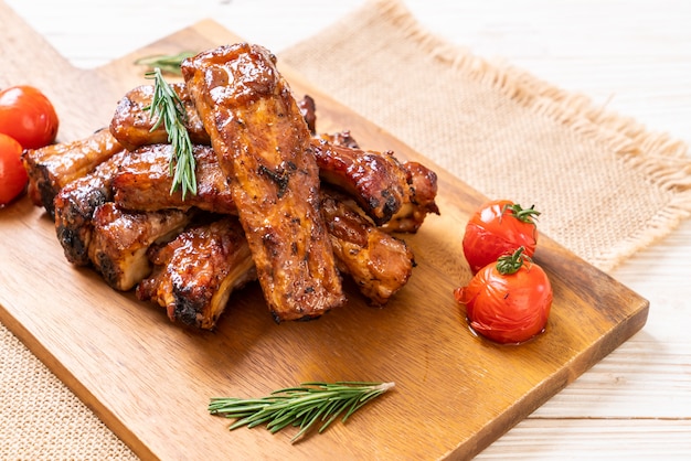 costillas a la parrilla de cerdo