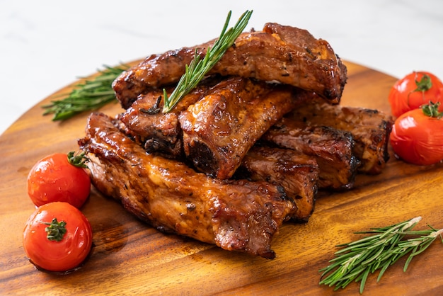 costillas a la parrilla de cerdo