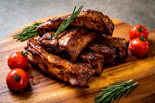 costillas a la parrilla de cerdo