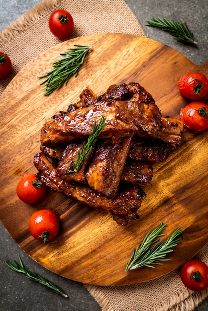 costillas a la parrilla de cerdo