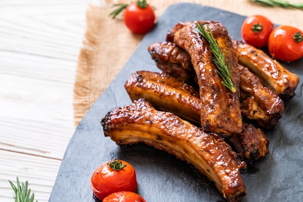 costillas a la parrilla de cerdo