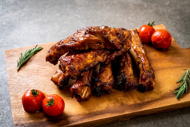 costillas a la parrilla de cerdo