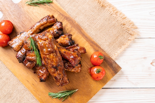 costillas a la parrilla de cerdo